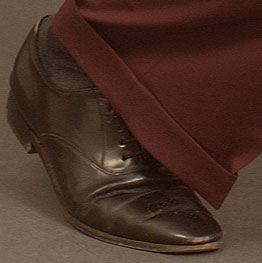 Man nennt Nicky auch den Mann mit dem kaminfarbenen Trompetenton. Man nennt Nicky auch den Mann mit dem kaminfarbenen Trompetenton.