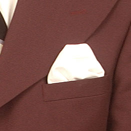 Man nennt Nicky auch den Mann mit dem kaminfarbenen Trompetenton. Man nennt Nicky auch den Mann mit dem kaminfarbenen Trompetenton.