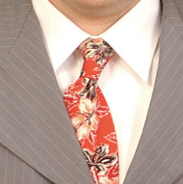 LÃ¤ngstreifen betonen die KÃ¶rperformen von Nik - sonst bleibt nur das M&M